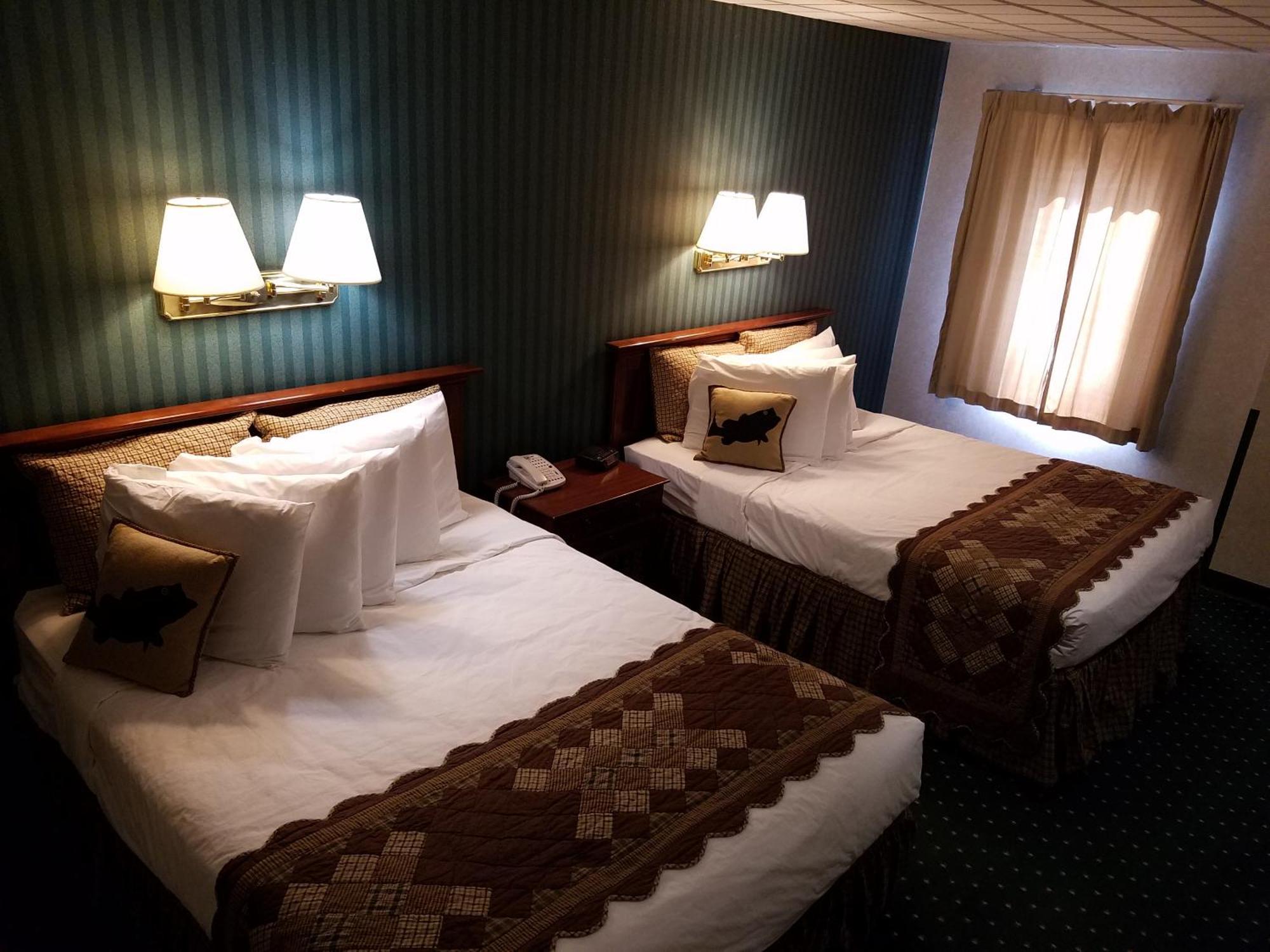 Potawatomi Inn & Cabins Angola Phòng bức ảnh