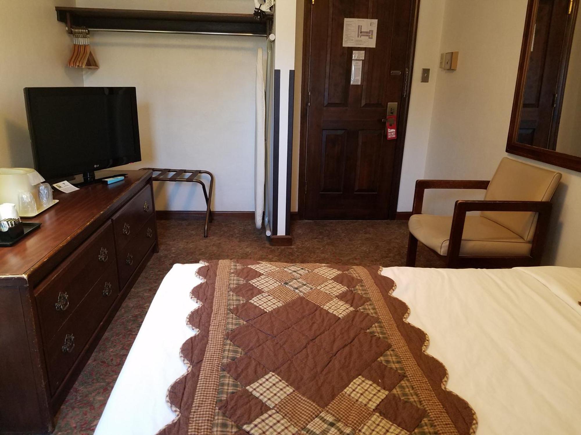 Potawatomi Inn & Cabins Angola Phòng bức ảnh
